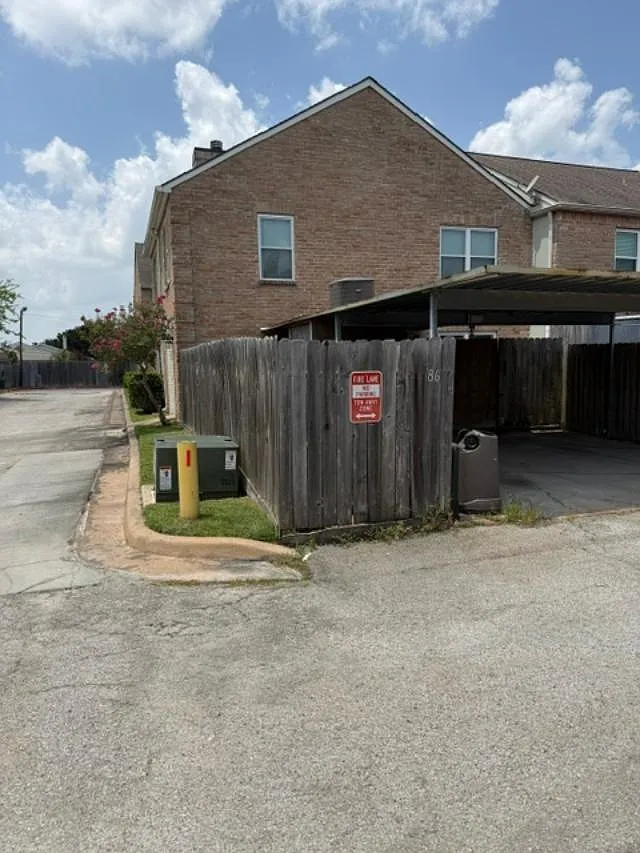 3 bed, 2.5 bath, 1664 sqft, $1,650 — Photo 1