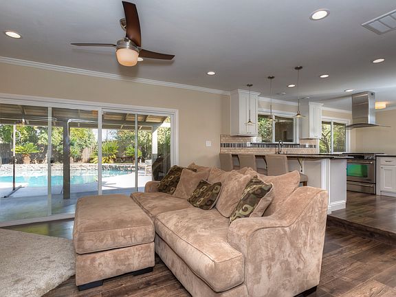 5th image of 848 Piccadilly Cir