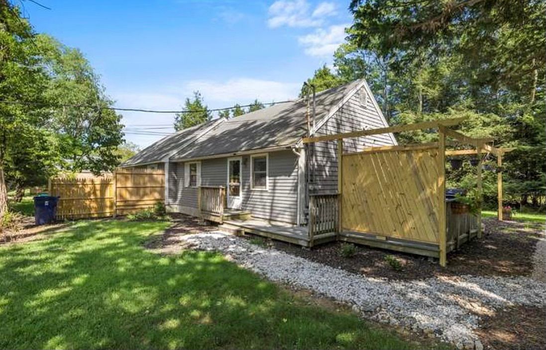 70-72 Weaver Rd, North Kingstown, RI 02852 | Zillow