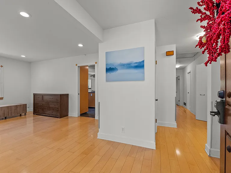 1742 Naglee Ave — Photo 16