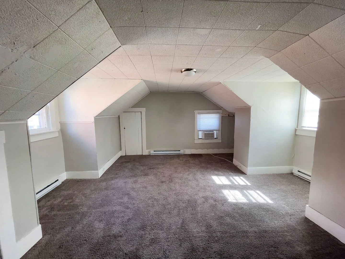 216 N McKinley Ave - Walk to Campus & White River Greenway — Photo 4
