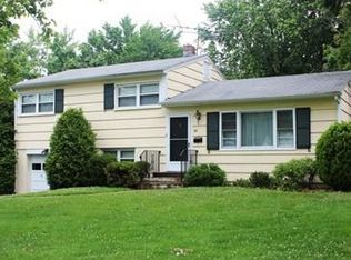 81 N Glenwood Rd, Fanwood, NJ 07023