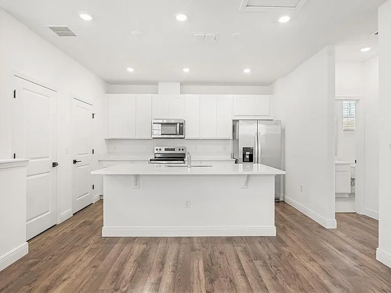 10535 Marconi Ave — Photo 5