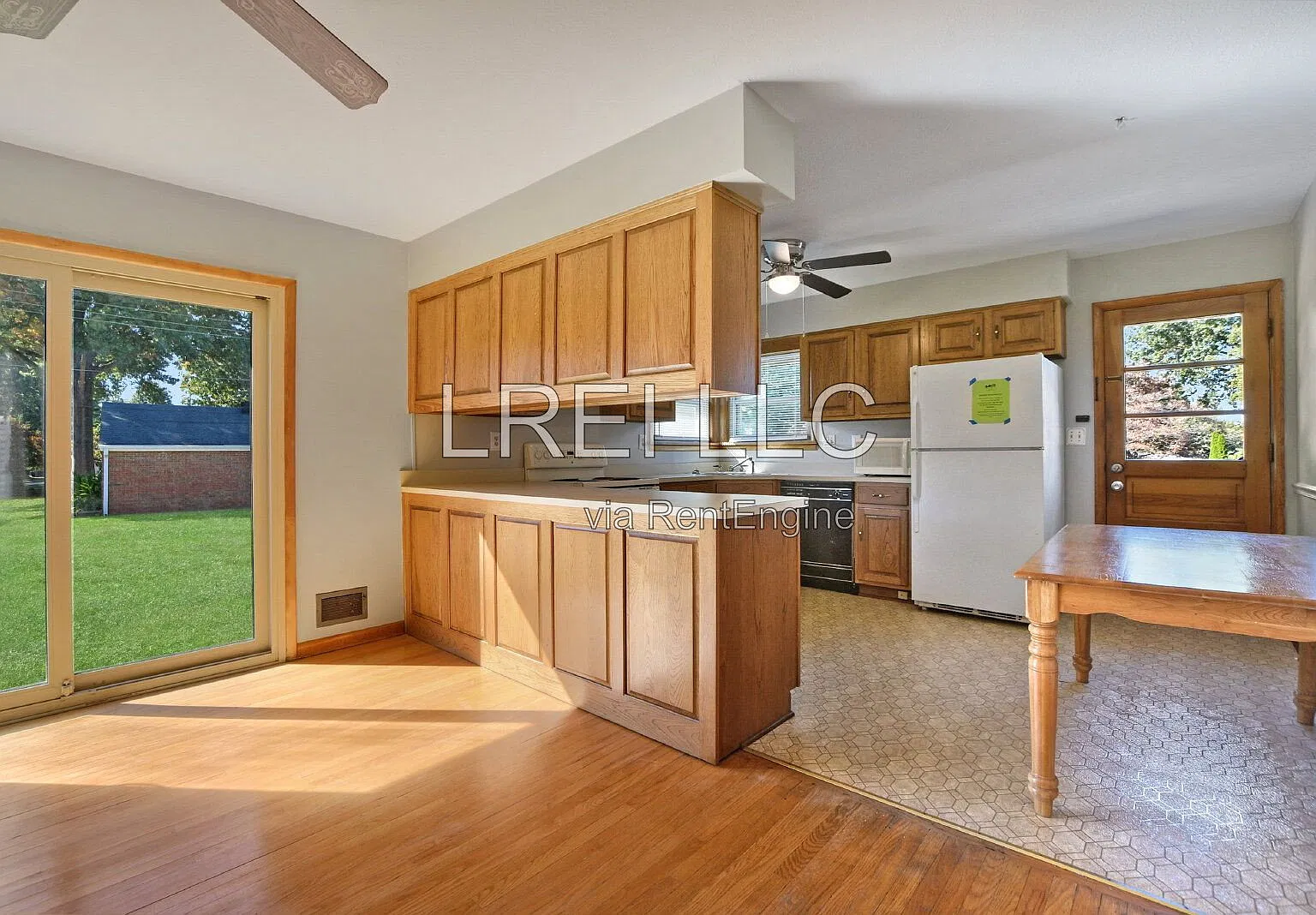 3 bed, 1.5 bath, 1351 sqft, $1,700 — Photo 3