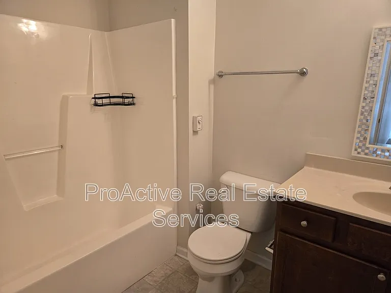 2424 Chancery Ln — Photo 14