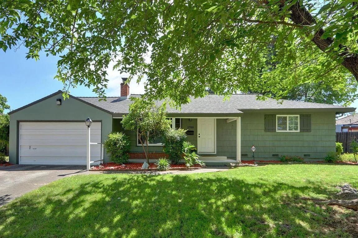2700 Wright St photo 1