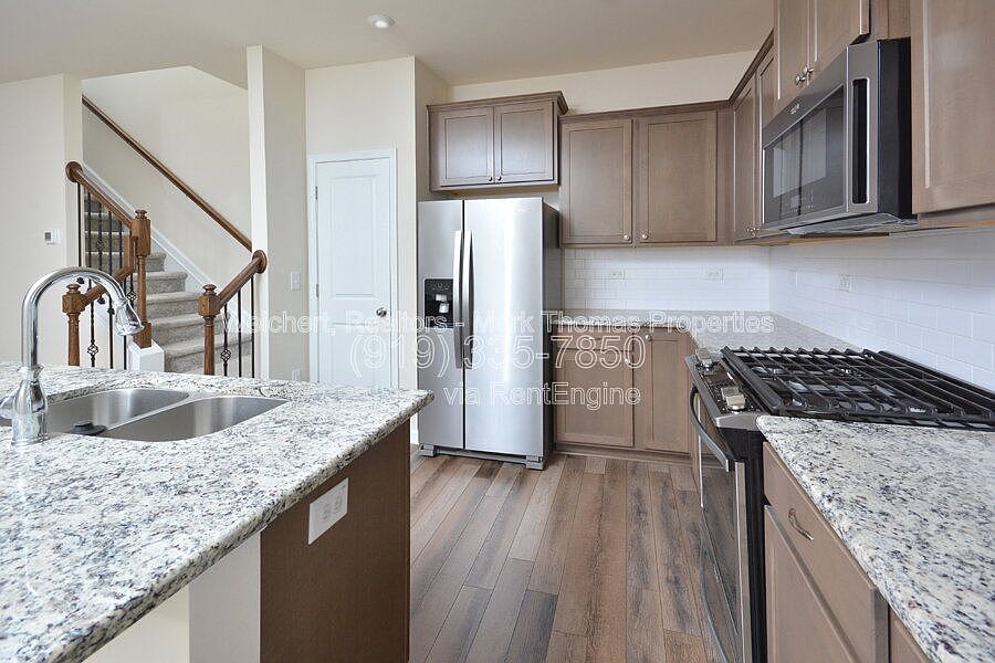 1st image of 409 Vassar Dr