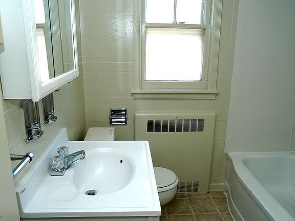 Ralston Elmwood Apartments, Kenmore NY - Bathroom