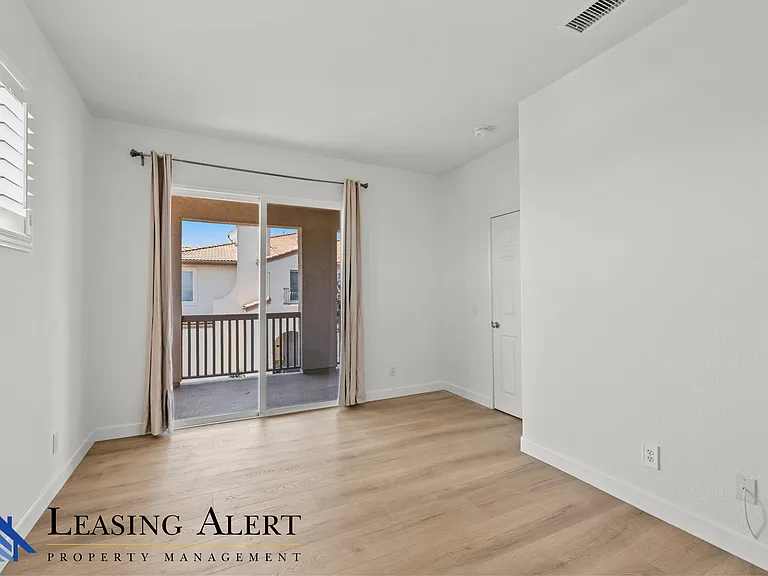 24320 Lorenzo Ln — Photo 14