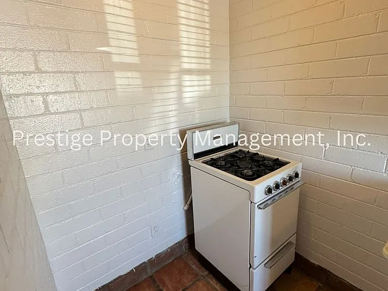 2201 E Grant Rd #19 — Photo 3