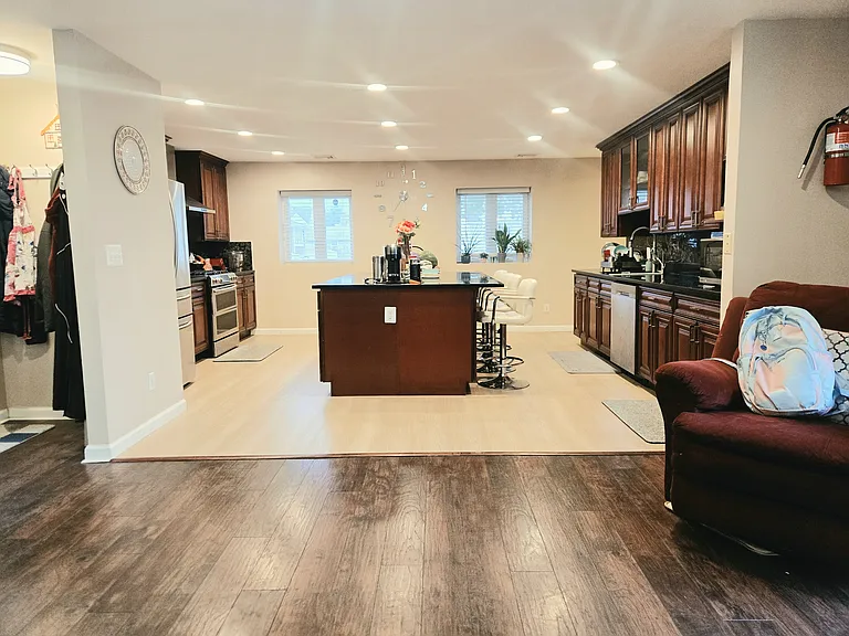 35 Clark Ave — Photo 8