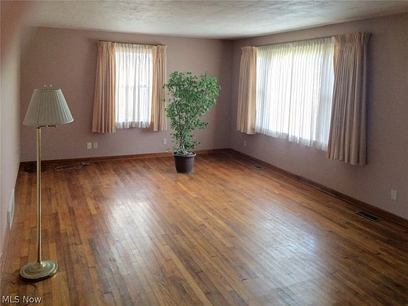 3rd image of 9928 Colfax Dr
