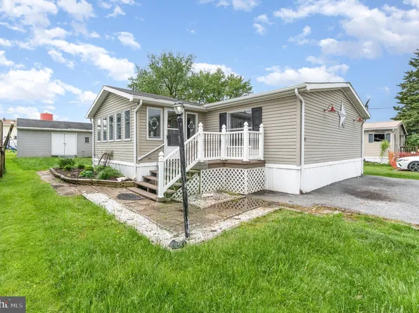 465 Manor Dr, New Oxford, PA 17350