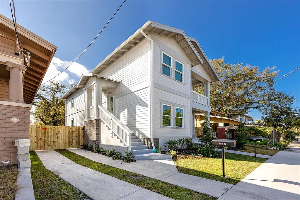 3 bed, 2.0 bath, 1275 sqft, $2,595 — Photo 3