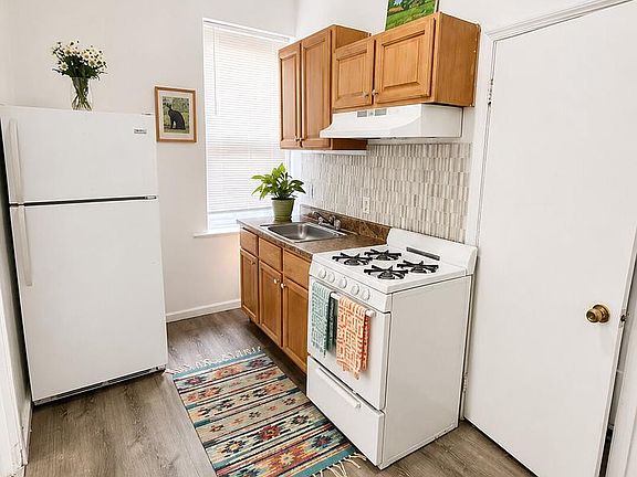 4th image of 7020 Woodland Ave