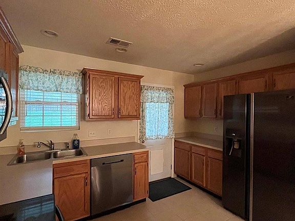 3rd image of 3806 Stanford Dr