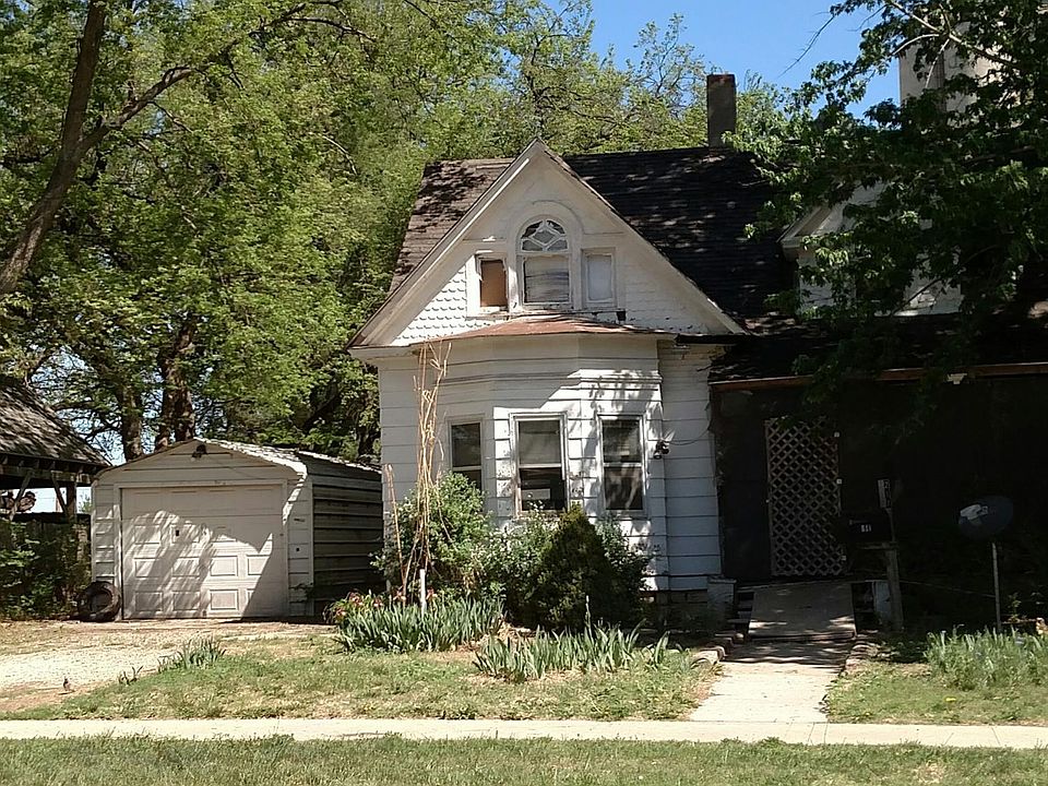 1st image of 211 E 1st St