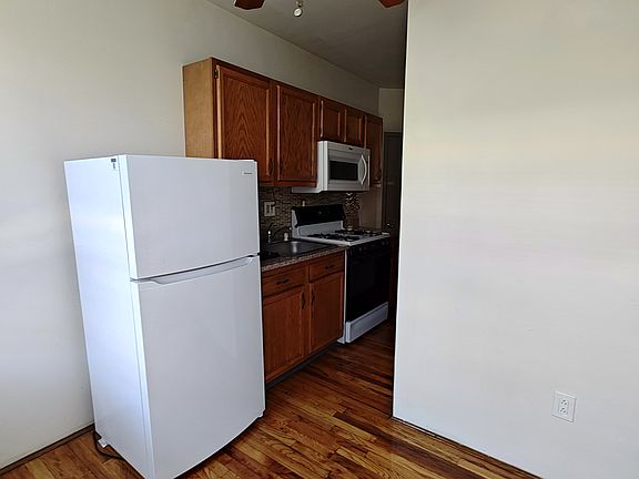 2nd image of 3063 Richmond St Floor 1