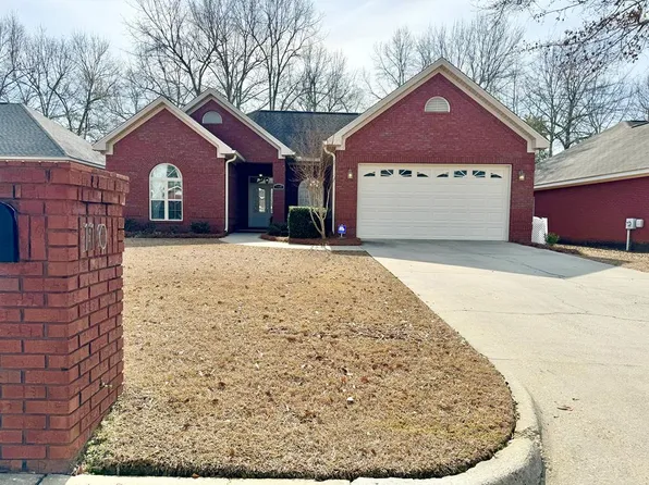 110 Petersburg Ct, Dothan, AL 36305
