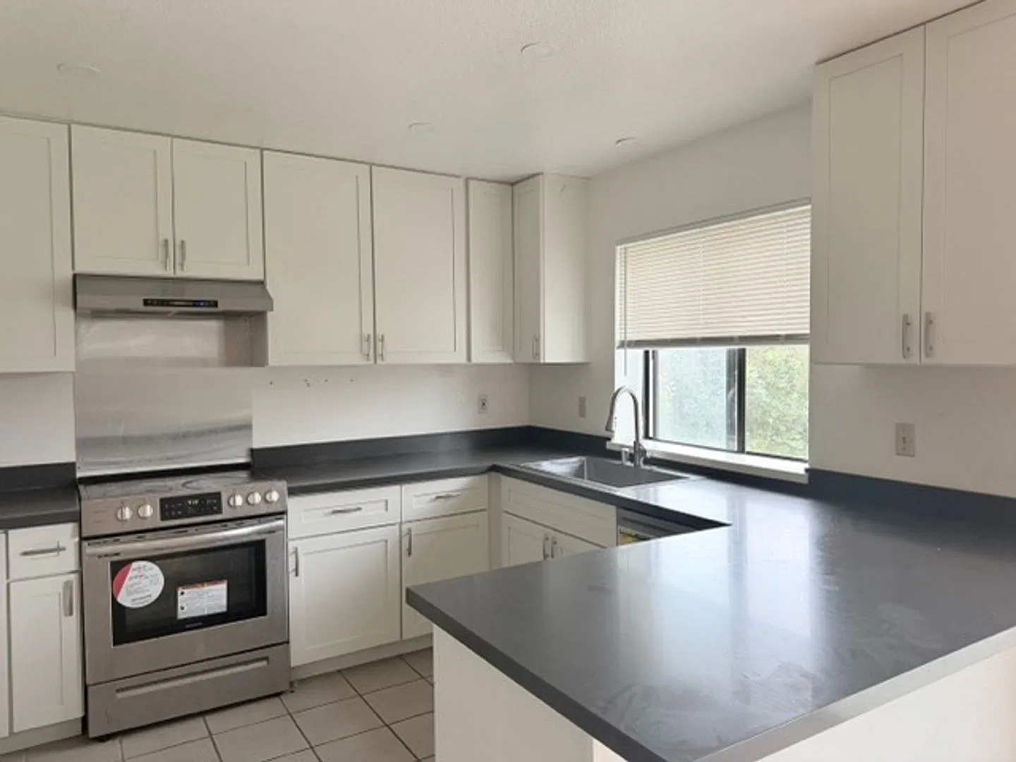 Charming 3-Bedroom, 2.5-Bath Home for Rent in Sacramento! — Photo 2