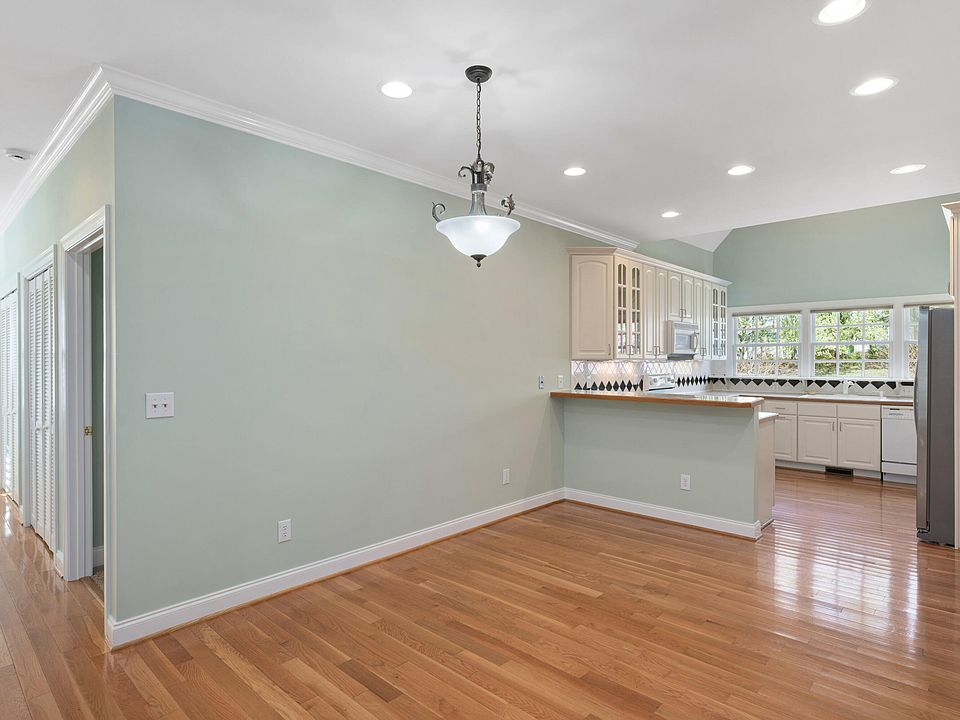 1st image of 2412 Mollynick Ln
