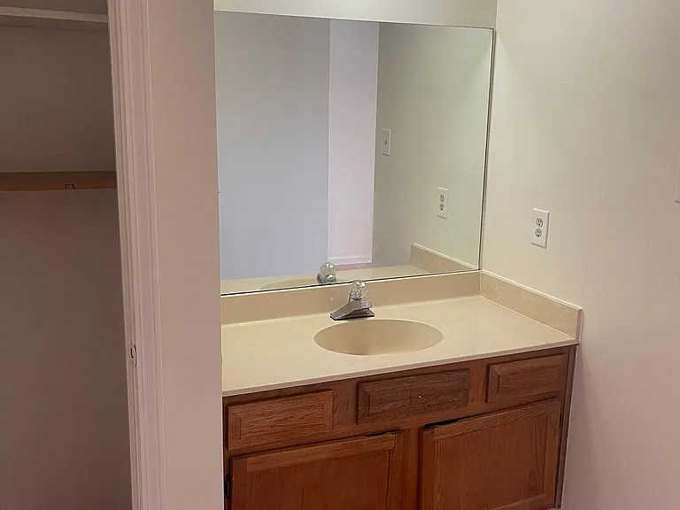 121 Barksdale Ct — Photo 8