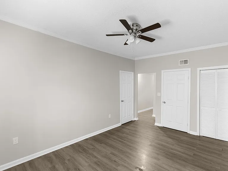 Southside Manor — Photo 13