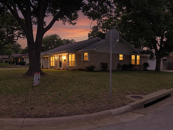 3rd image of 7449 Monterrey Dr
