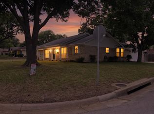7449 Monterrey Dr, Fort Worth, TX 76112