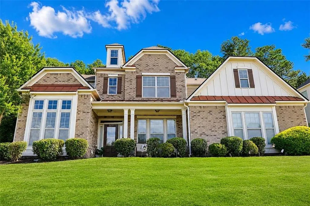 5 bed, 4.5 bath, 4341 sqft, $3,900 — Photo 1