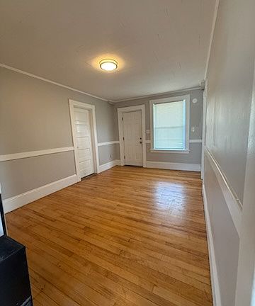 3rd image of 213 Laurel St APT 5