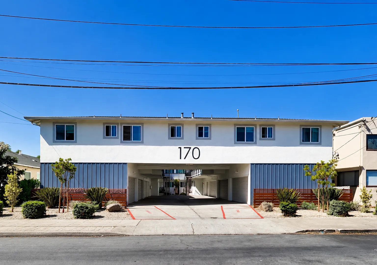 Newly Renovated One Bedroom with In-Unit Laundry & Garage Parking! — Photo 1