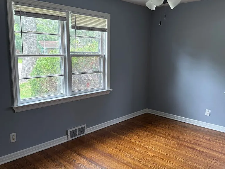 1150 Astoria Dr — Photo 10