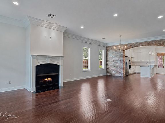 3rd image of 3041 Newberry Ln