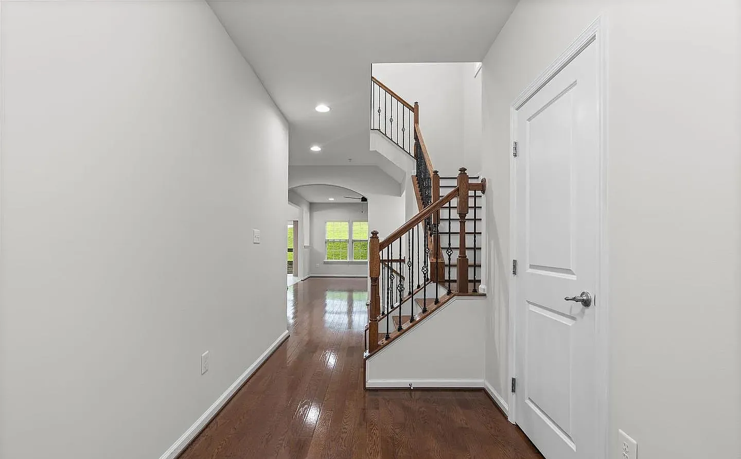4 bed, 3.5 bath, 3290 sqft, $3,600 — Photo 3