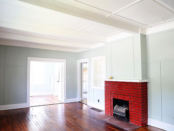 4th image of 232 Jackson St