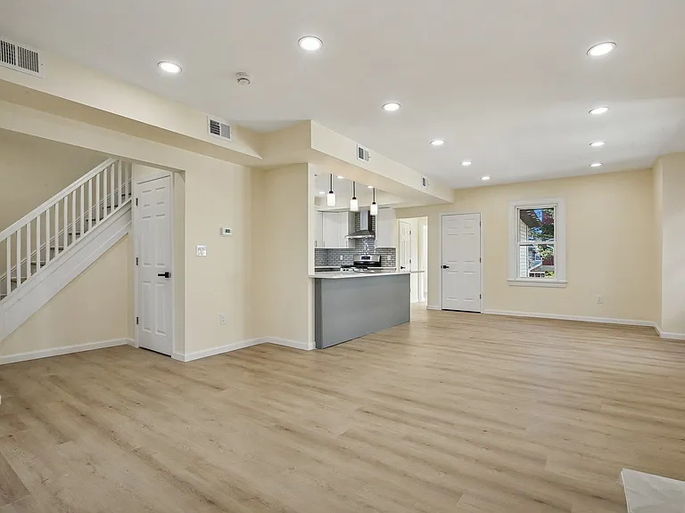4 Lincoln Pl — Photo 25