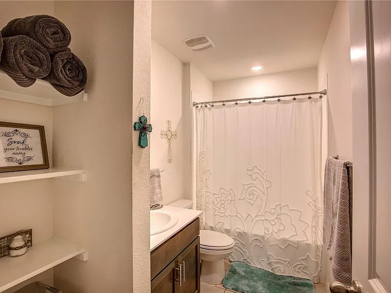 1004 Basswood Ln — Photo 24