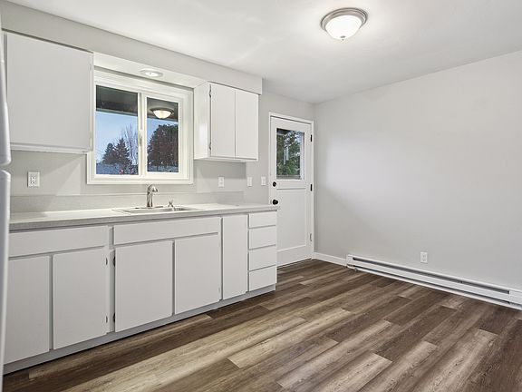 3rd image of 1374 SE Cedar St APT 6
