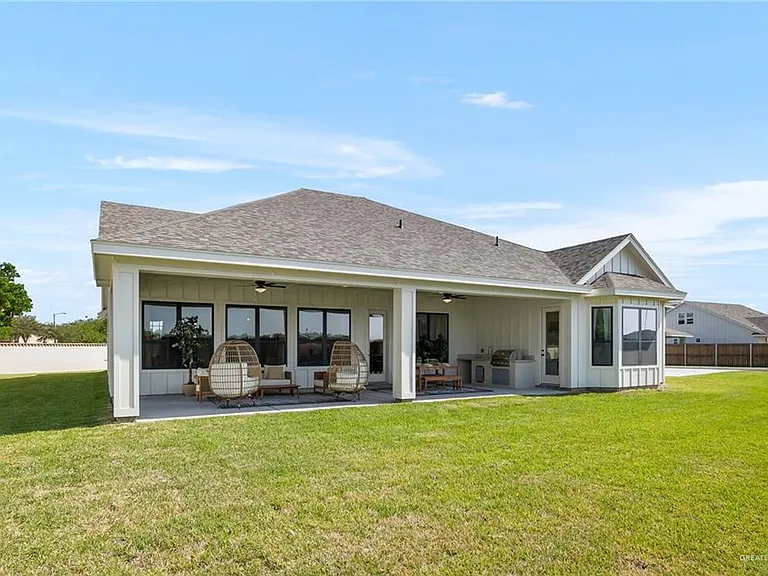 1565 E Silos Ave — Photo 30
