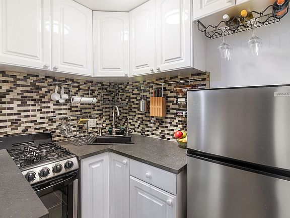 5th image of 461 W 44th St APT 1B