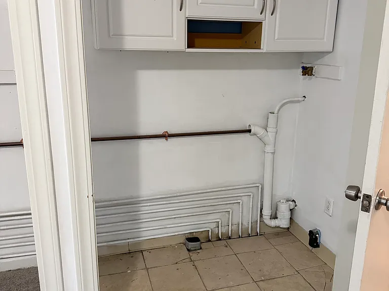 Master Bedroom, Washer/Dryer Hookup
