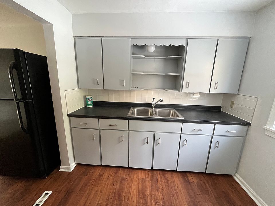 1st image of 1934 26th St #Up