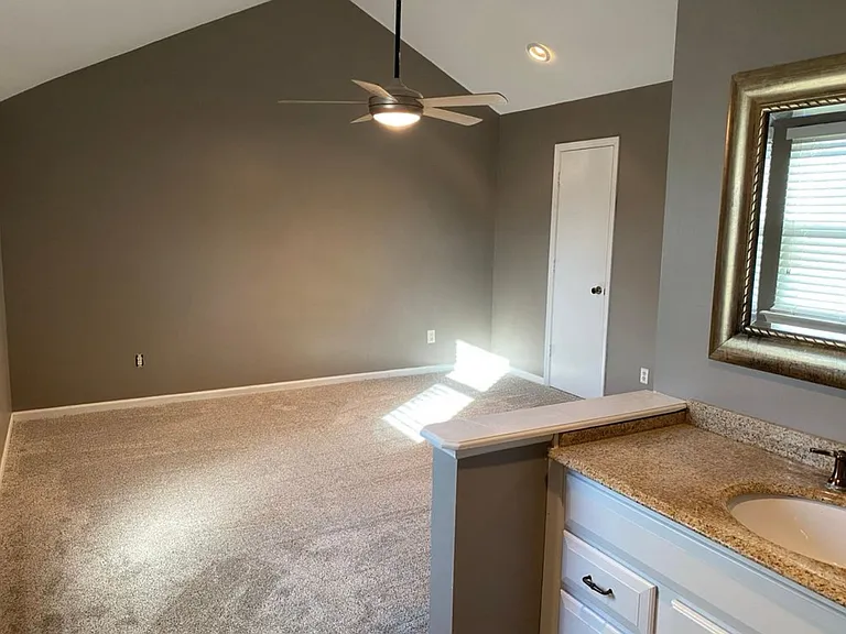 8712 N Pomona Ave — Photo 10