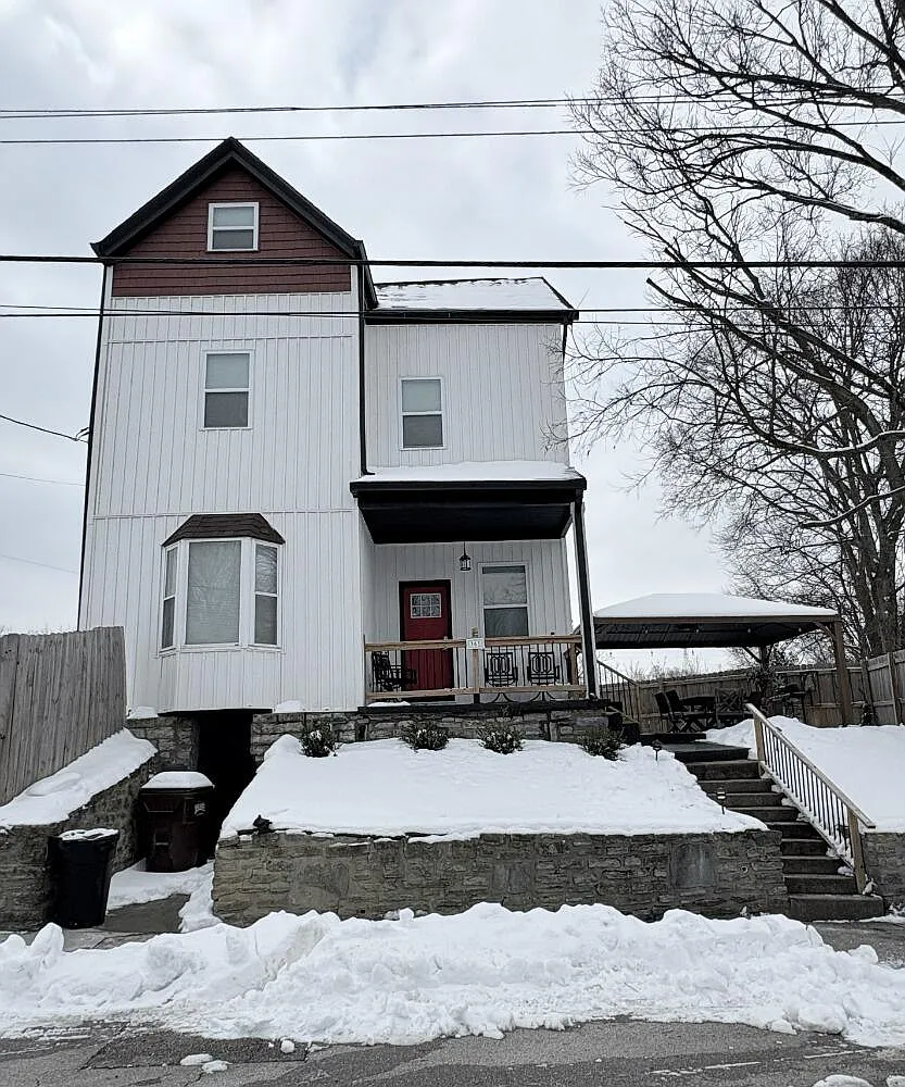 361 Bond St photo 1