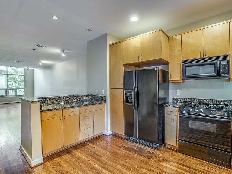 4100 Travis St #8 — Photo 11