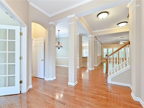 4th image of 213 Brookview Pl