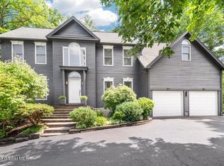 54 Oak Tree Ln, Schenectady, NY 12309