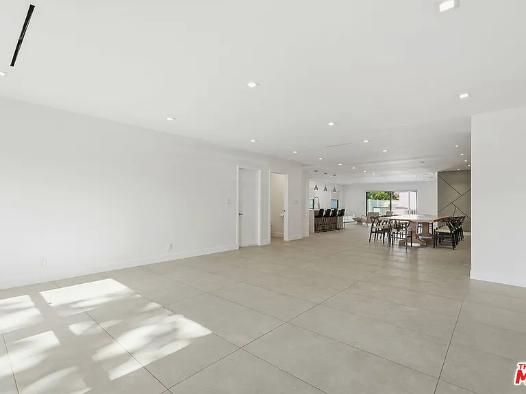 5735 Saloma Ave — Photo 26