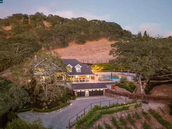 330 Twin Peaks Ln, Alamo, CA 94507
